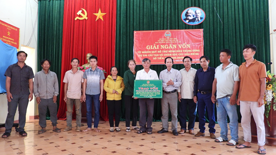 Hội Nông dân huyện Ea H’Leo giải ngân 500 triệu đồng vốn hỗ trợ nông dân của Trung ương hội